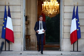 Tổng thống Macron từ chối đơn từ chức của thủ tướng Pháp