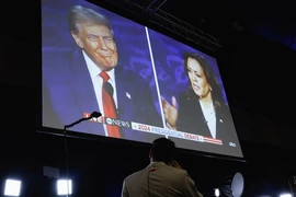 Phía bà Harris kêu gọi màn 'so găng' thứ hai và phản ứng bất ngờ từ ông Trump