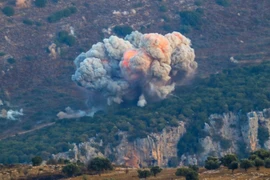 Hezbollah nã hàng chục tên lửa sang Israel