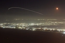 Giá dầu ra sao khi Mỹ ủng hộ Israel đánh cơ sở dầu mỏ Iran?