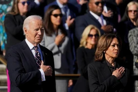 ẢNH: Ông Biden, bà Harris lần đầu xuất hiện cùng nhau sau bầu cử Mỹ