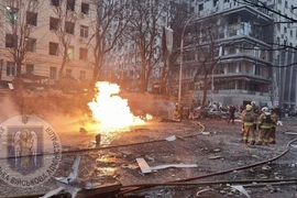 Nga tấn công thủ đô Kiev trả đũa Ukraine, nhiều đại sứ quán bị hư hại