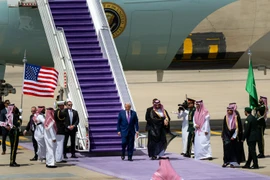Ông Trump mang về 1.800 tỉ USD đầu tư sau 2 ngày công du Trung Đông?