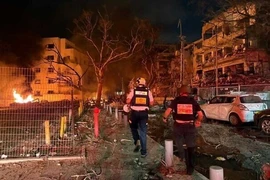 Tên lửa Iran đánh trúng khu dân cư Israel, 3 người chết hàng chục người bị thương