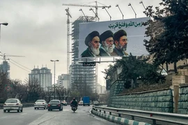 Phòng thủ khảm và người kế nhiệm thứ tư - Kế hoạch của Iran cho cuộc chiến lâu dài với Mỹ và Israel