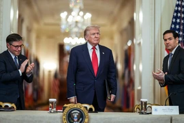 Chiến sự Trung Đông: Ông Trump tuyên bố chiến thắng; Cập nhật đường đi hàng nghìn lính thủy đánh bộ Mỹ