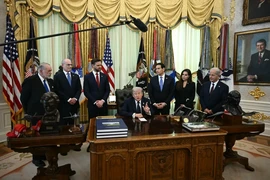 Chiến sự Trung Đông ngày 56: Tổng thống Trump nói ‘đừng giục ông’ chờ đợi bao lâu, bác dùng vũ khí hạt nhân; Phía Iran nêu điều kiện đàm phán; Israel chờ đèn xanh từ Mỹ 