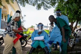 Dịch Ebola: Xuất hiện 2 ca nghi nhiễm ở Brazil; WHO phát lời kêu gọi 