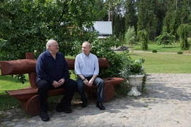 Ông Putin hội đàm với ông Lukashenko sau 'tối hậu thư' của Ukraine
