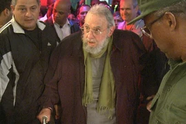 Lãnh tụ Fidel Castro bất ngờ xuất hiện trước công chúng