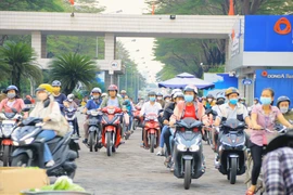 Tặng vé xe, vé tàu, vé máy bay cho công nhân về quê đón Tết