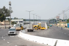 Diện mạo đường Trần Quốc Hoàn nối sân bay Tân Sơn Nhất trước ngày thông xe 