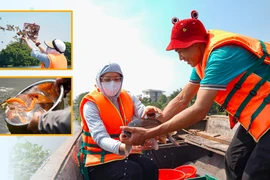 Người dân TP.HCM thuê ghe ra giữa sông để thả cá tiễn ông Công, ông Táo