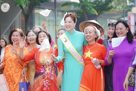 Gần 3.000 người tham gia đồng diễn áo dài tại phố đi bộ Nguyễn Huệ