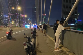 Tái diễn tình trạng dừng, đỗ xe trên cầu Ba Son