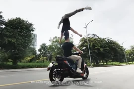 Đại diện hãng xe điện lên tiếng về clip Quốc Cơ - Quốc Nghiệp vừa chạy xe vừa chồng đầu