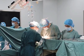 Phụ cấp trực của nhân viên y tế có thể tăng gấp 3 lần: Cần thiết!