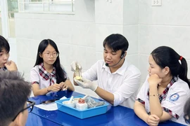 Clip hướng dẫn tự chế pháo tràn lan trên mạng: Tuyệt đối không nên làm theo!