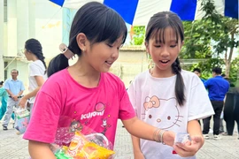 Tết thiếu nhi 1-6 ngập tràn tiếng cười với chợ 0 đồng và trò chơi dân gian
