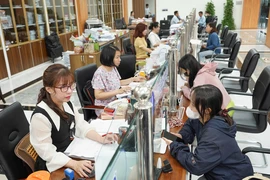 Tiền ăn giữa ca, phụ cấp điện thoại cố định có phải tính để đóng BHXH?