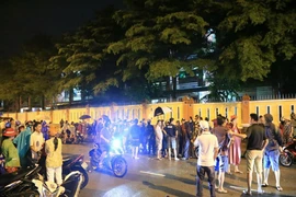 Bé trai 8 tuổi bị nước cuốn xuống cống mất tích