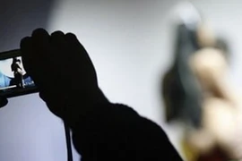 ‘Phi công trẻ’ tống tiền người tình bằng clip nóng