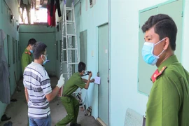 Bắt kẻ sát hại 1 phụ nữ rồi phủ kín chăn 