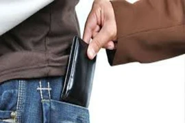 Trộm tổ chức móc túi trên xe khách giả
