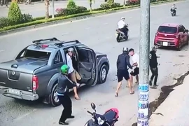 Đồng Nai: Đi ô tô dùng súng xử nhau kinh hoàng trên phố
