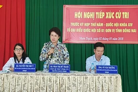 Bà Mỹ Thanh bị đặt câu hỏi khi đi tiếp xúc cử tri 
