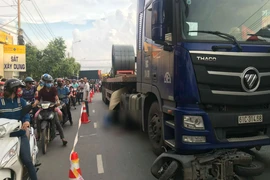 Thai phụ bị container cán ở Bình Dương không qua khỏi