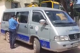 Vụ học sinh văng xuống đường: Tài xế dùng bằng lái giả