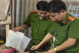 Đồng Nai: Chủ tiệm áo cưới làm giả hơn 500 giấy tờ