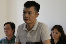 Ghen tuông dùng kéo giết vợ, đâm tình địch trong đêm