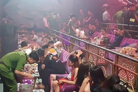 Đồng Nai: Hàng trăm cảnh sát bao vây quán bar trong đêm