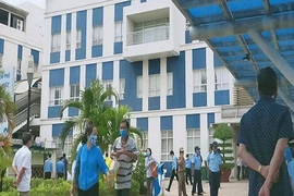 1 người rơi từ lầu 3 Bệnh viện Đồng Nai 