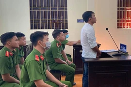 Nói xấu lãnh đạo huyện trên facebook, bị 1 năm tù