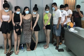 Bất chấp dịch bệnh, nhóm thanh niên gọi 'đào' đến chơi ma túy