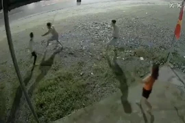 Mâu thuẫn vì bạn gái, hàng chục người đến nhà đối thủ để truy sát trong đêm
