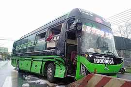 2 xe khách tông nhau trên quốc lộ 1A ở Đồng Nai làm 4 người thương vong