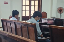 2 cán bộ quản lý thị trường lãnh án vì nhận tiền của chủ cửa hàng đồ chơi