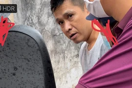 Trinh sát vây bắt nghi can giấu nửa kg ma túy đá trong cốp xe máy 