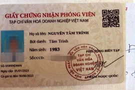 Bắt quả tang 2 người có giấy chứng nhận phóng viên đi tống tiền dân