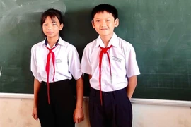 Hai học sinh nhặt được túi tiền, vàng trả lại người đánh rơi