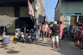 Bị đâm trọng thương vì nhắc nhở đậu ô tô trước cửa