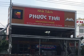 Truy bắt kẻ dùng súng xông vào nhà sách ở Đồng Nai cướp tiền 