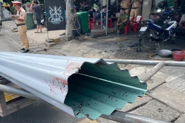 Tông vào xe máy kéo tôn, nam thanh niên tử vong