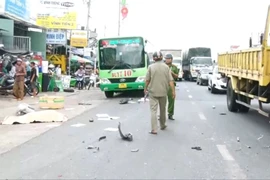 Ô tô tải tông liên hoàn trên quốc lộ ở Đồng Nai làm 2 người thương vong