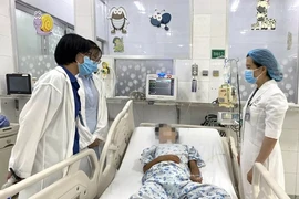 Đang chơi, bé trai bị sét đánh trúng ngưng tim, ngưng thở