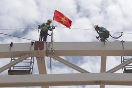 Cận cảnh lắp dựng vòm thép 'khủng' nhà ga sân bay Long Thành